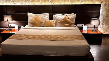 Luxury Double Room | Iron/ironing board, free WiFi