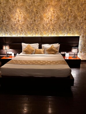 Luxury Double Room - Hotel Kings Cliff (Sri Muktsar Sahib)