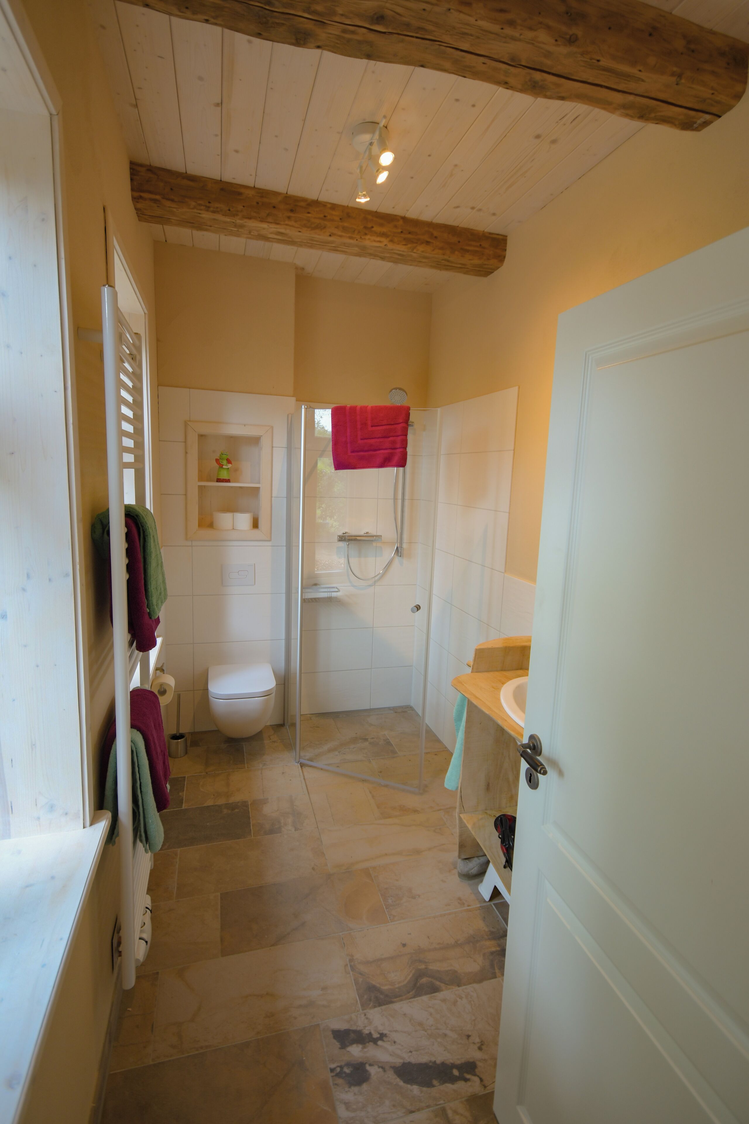 Dusche, Haartrockner, Handtücher, Seife