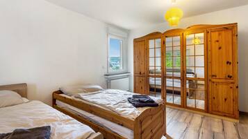 2 Schlafzimmer, Bügeleisen/Bügelbrett, Bettwäsche