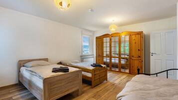 2 bedrooms, bed sheets