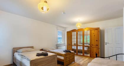 Apartment „Lenne Wald“ mit Bergblick, privatem Garten und Balkon