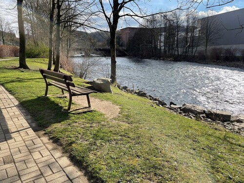 Apartment „Lenne Wald“ mit Bergblick, privatem Garten und Balkon