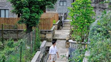 Småhus, 1 kingsize-seng, røyk, aircondition | Overnattingsstedets uteområder