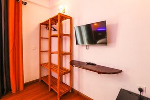 Camera Classic con letto matrimoniale o 2 letti singoli, balcone, vista città | Interni