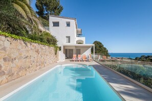 Pool - Fantastic Villa with Pool and Stunning Sea Views (Begur)