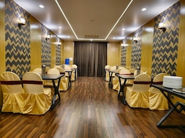 Deluxe Twin Room | Dining