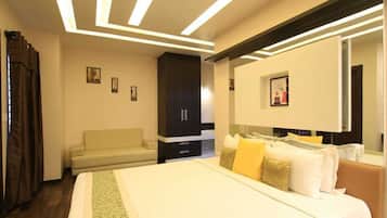 Deluxe Room | Desk, laptop workspace, iron/ironing board, free WiFi