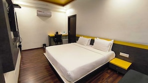 Deluxe Room | Desk, laptop workspace, iron/ironing board, free WiFi