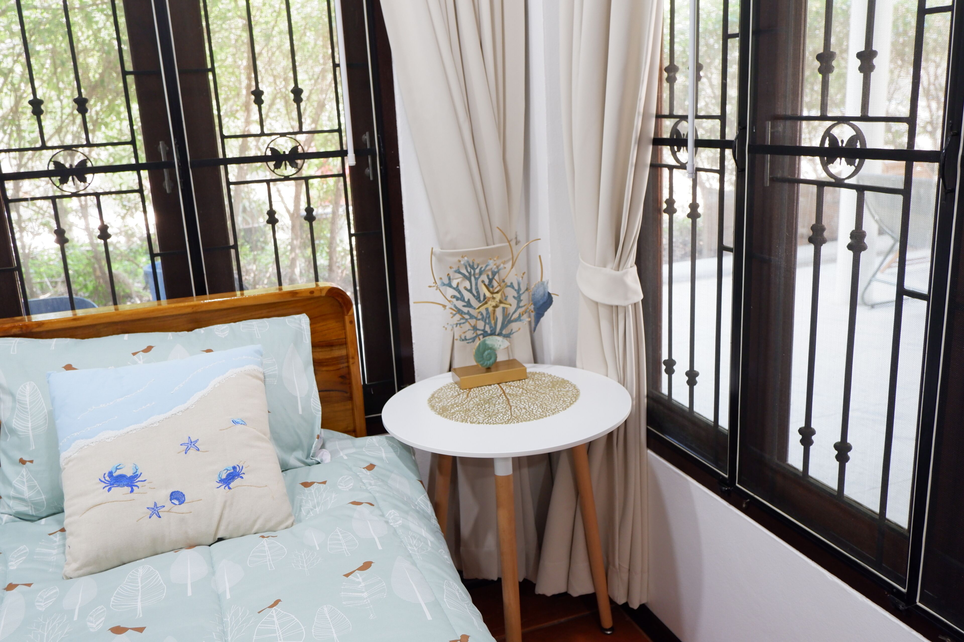 Villa familiar, 2 habitaciones, alberca privada, junto a la montaña | Escritorio, espacio para trabajar con laptop y cortinas blackout 