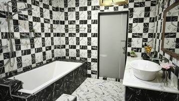 Villa Familiale, 2 chambres, piscine privée, cÎté montagne | Salle de bain