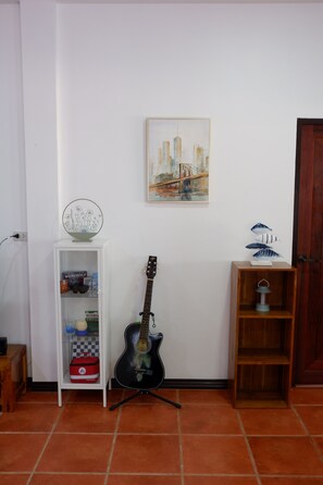 Villa familiar, 2 habitaciones, alberca privada, junto a la montaña | Interior