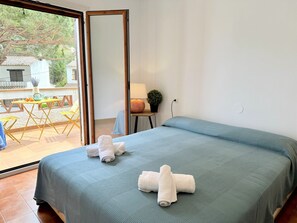 3 habitaciones, tabla de planchar con plancha, wifi y ropa de cama 