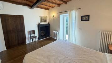 1 bedroom, internet, bed sheets