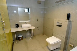 Deluxe Double Room | Bathroom - Hotel Sterling Executive (Navi Mumbai)
