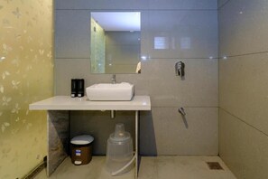 Family Room | Bathroom - Hotel Sterling Executive (Navi Mumbai)