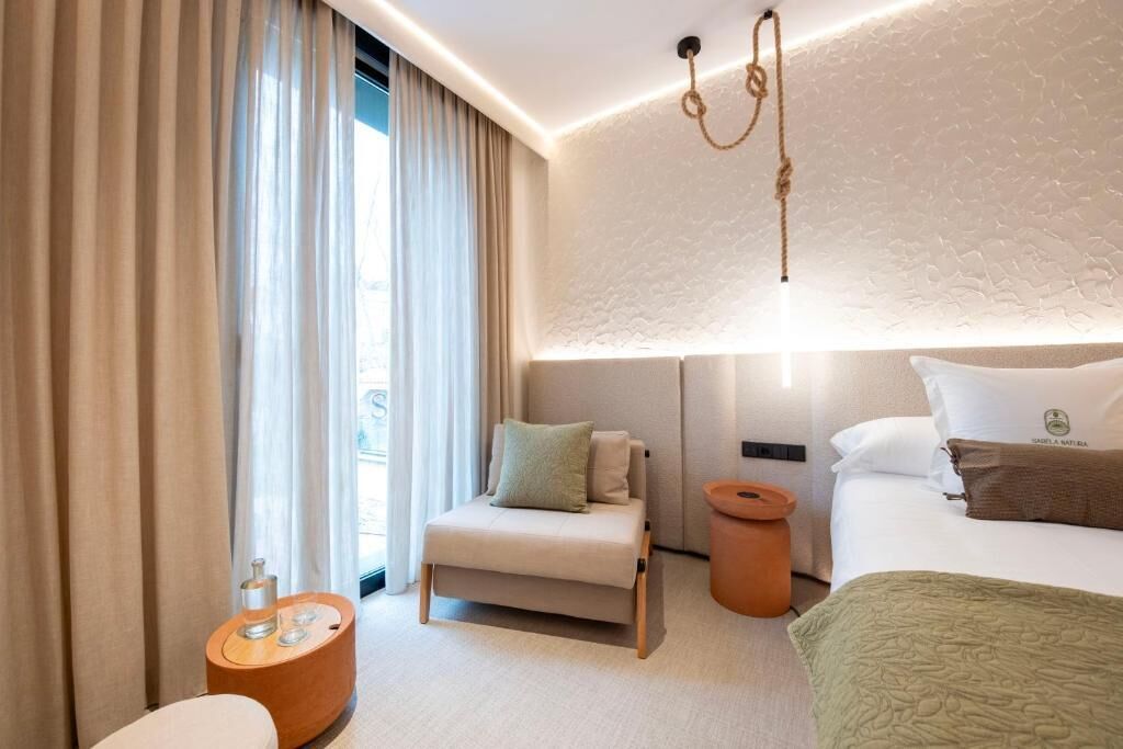 Standard (Double Main House Sofa Bed)