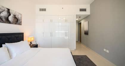 Maison Privee - Refined Yas Living with Resort-Style Facilities