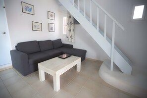 TV - House with stunning sea views in Agios Sostis (Μύκονος)