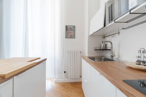 Fridge, microwave, dishwasher, toaster - Spacious and welcoming 115m2 apartment, perfect for up to 6 people, located on the second floor of a building with lift.The accommodation is located along Corso Buenos Aires, the famous Milanese shopping street, a very short distance from the M1 Porta V (Milan)
