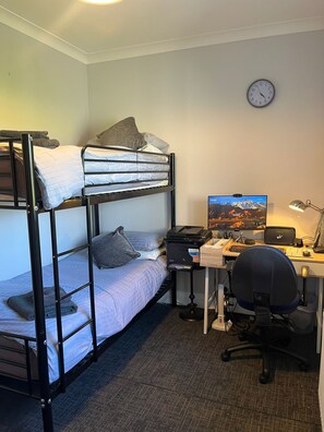 Room - Refurbished Tipperary Farmhouse With Mountain View (Tipperary)