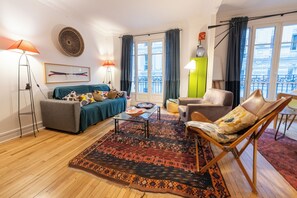 Smart TV - MONTMARTRE, SACRE COEUR, LIFT, 30–60 days ahead? Ask for a private offer AND-VAp (Paris)