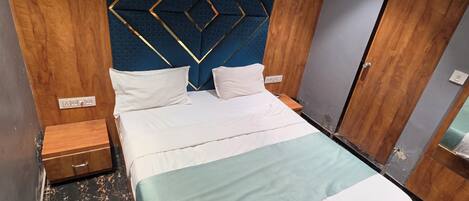 In-room safe, desk, laptop workspace, iron/ironing board