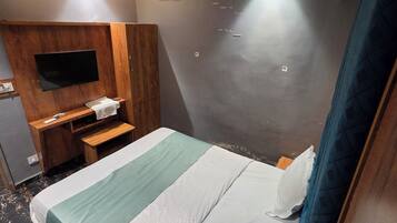 In-room safe, desk, laptop workspace, iron/ironing board