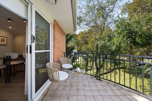 Property grounds - New 1 Bed, 1 Sofa Bed Unit. Central Location & Close Transport & Tram Line (Kensington)
