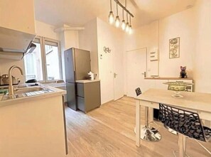 Private kitchen - Vrbo Property (Lyon)