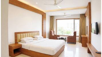Executive Double Room, Air conditioning | View from room