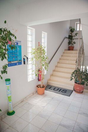 Interior - Luis Pool (Mastihari)