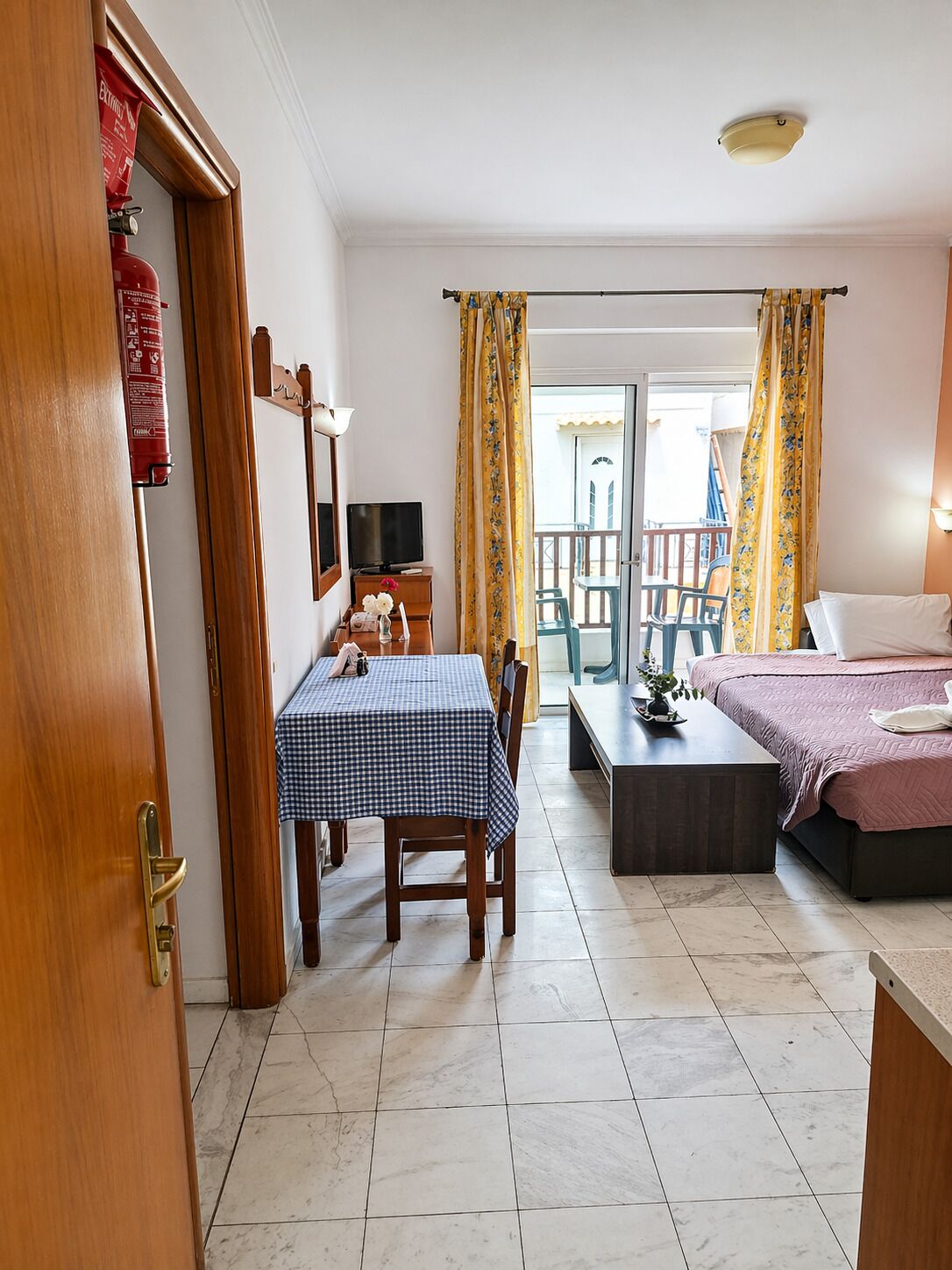 Estudio, no fumadores, balcón | Minibar, escritorio, espacio para trabajar con un portátil y wifi gratis