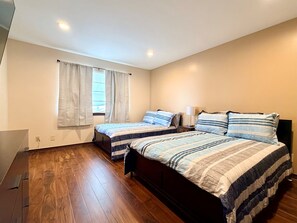 3 bedrooms, desk, iron/ironing board, free WiFi - Vista Verde 249, Cheerful 3BD/2.5BA w/ Balcony! (Brownsville)