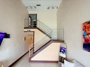 Interior - Vista Verde 249, Cheerful 3BD/2.5BA w/ Balcony! (Brownsville)