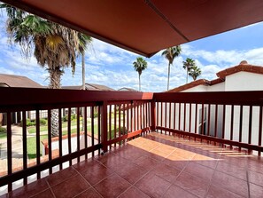 Property grounds - Vista Verde 249, Cheerful 3BD/2.5BA w/ Balcony! (Brownsville)