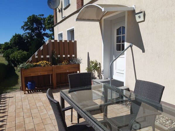 تناول الطعام بالخارج