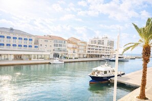 Unclassified image, 3 of 8, button - Vrbo Property (Le Grau-du-Roi)