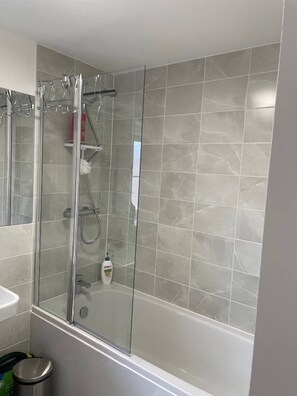 Room, 1 Bedroom, Patio | Bathroom