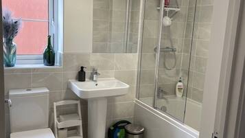 Room, 1 Bedroom, Patio | Bathroom
