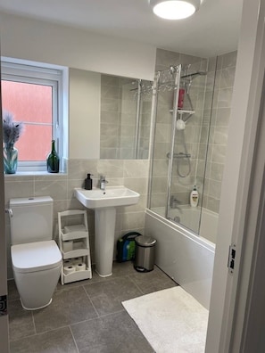 Room, 1 Bedroom, Patio | Bathroom