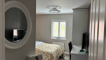 Room, 1 Bedroom, Patio | 1 bedroom