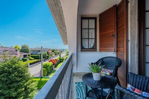 Property grounds - UNDER THE STARR 10 minutes from the lake cozy attic apartment. (Valeggio sul Mincio)