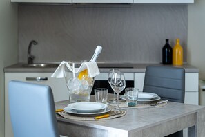 Dining - UNDER THE STARR 10 minutes from the lake cozy attic apartment. (Valeggio sul Mincio)