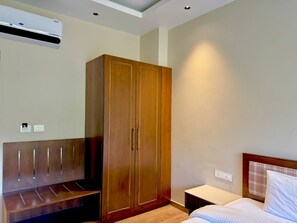 Deluxe Double Room, Garden View
