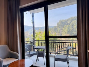 Deluxe Double Room, Garden View | Interior