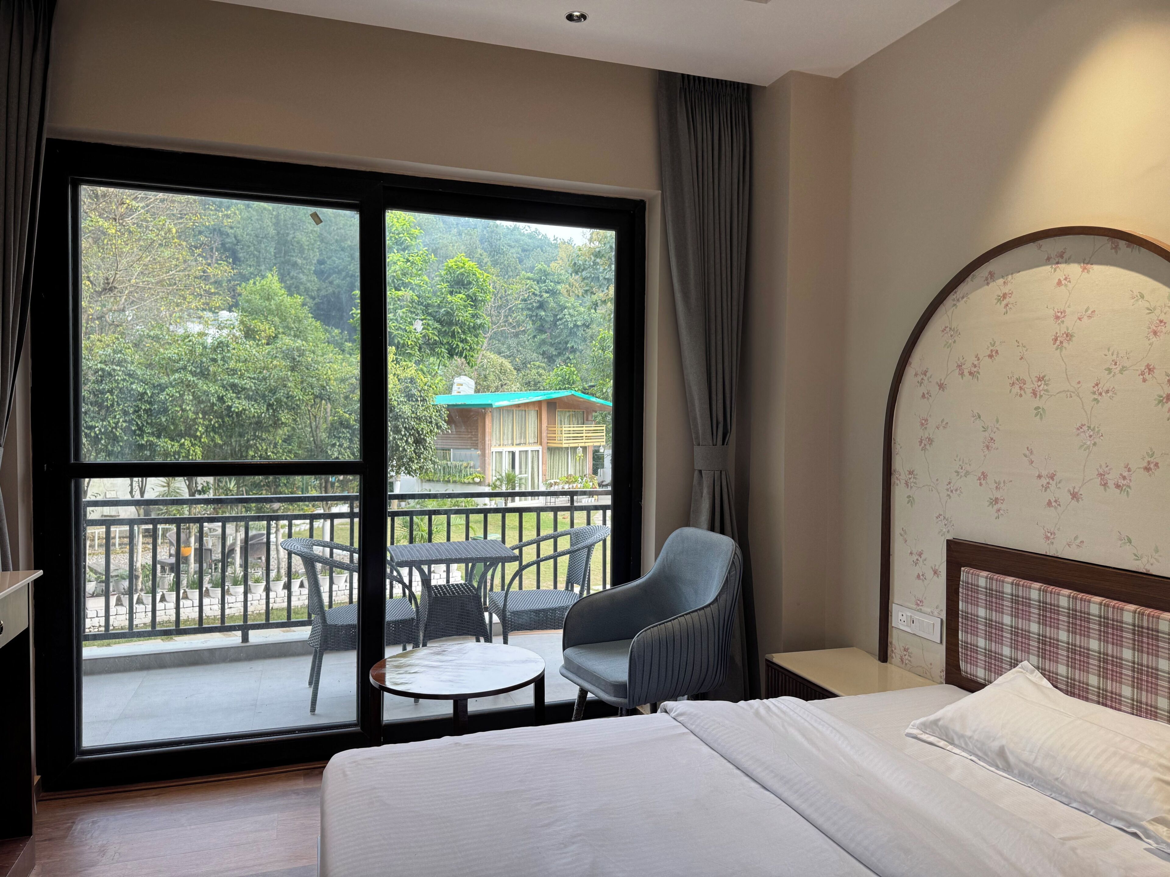 Deluxe Double Room, Garden View | Laptop workspace, free WiFi, bed sheets