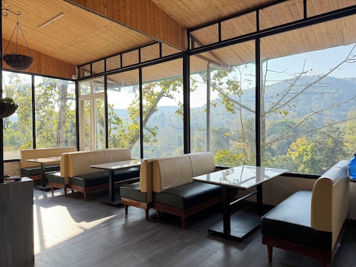 Saraiville - Boutique Riverside Stay