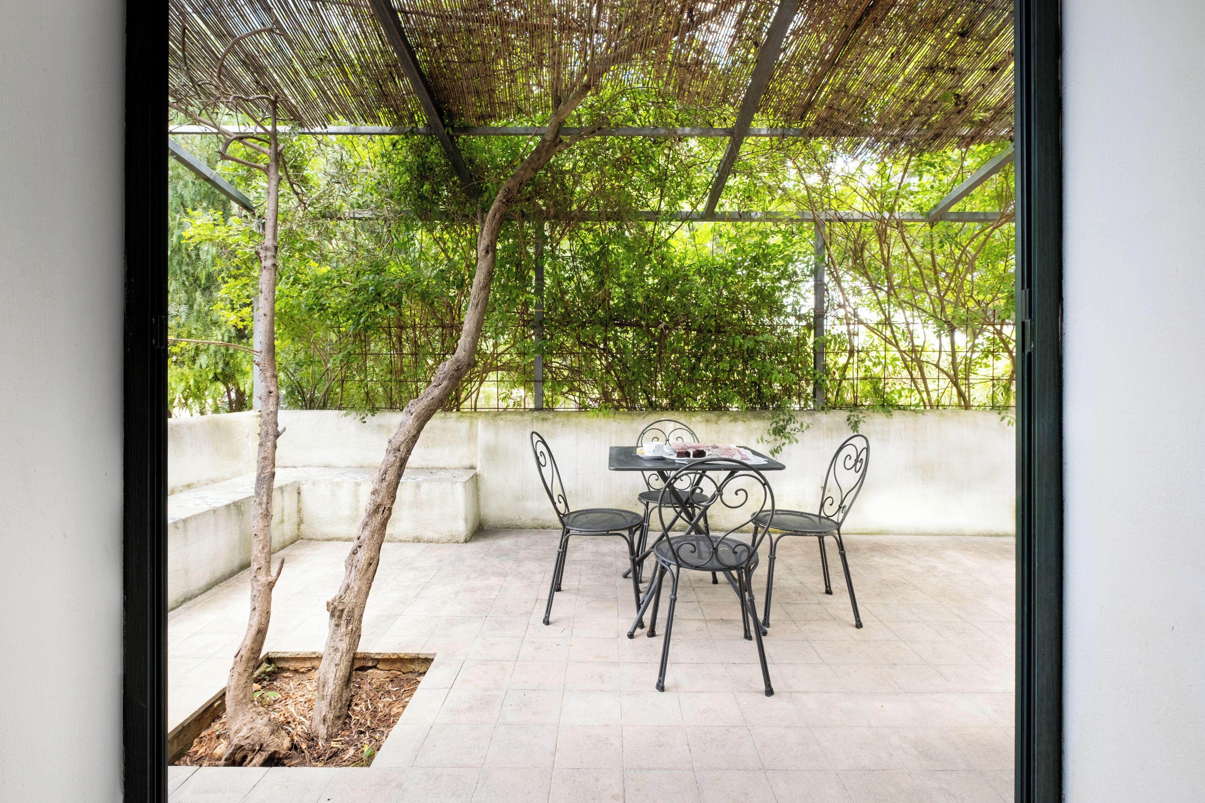 Departamento, vista al jardín | Cocina privada | Refrigerador, parrilla de estufa, periquera y utensilios de cocina 