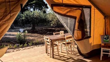 帐篷房 | 室外用餐